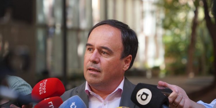 Juanfran Pérez critica al PSOE por alimentar la confrontación en el 9 d’Octubre