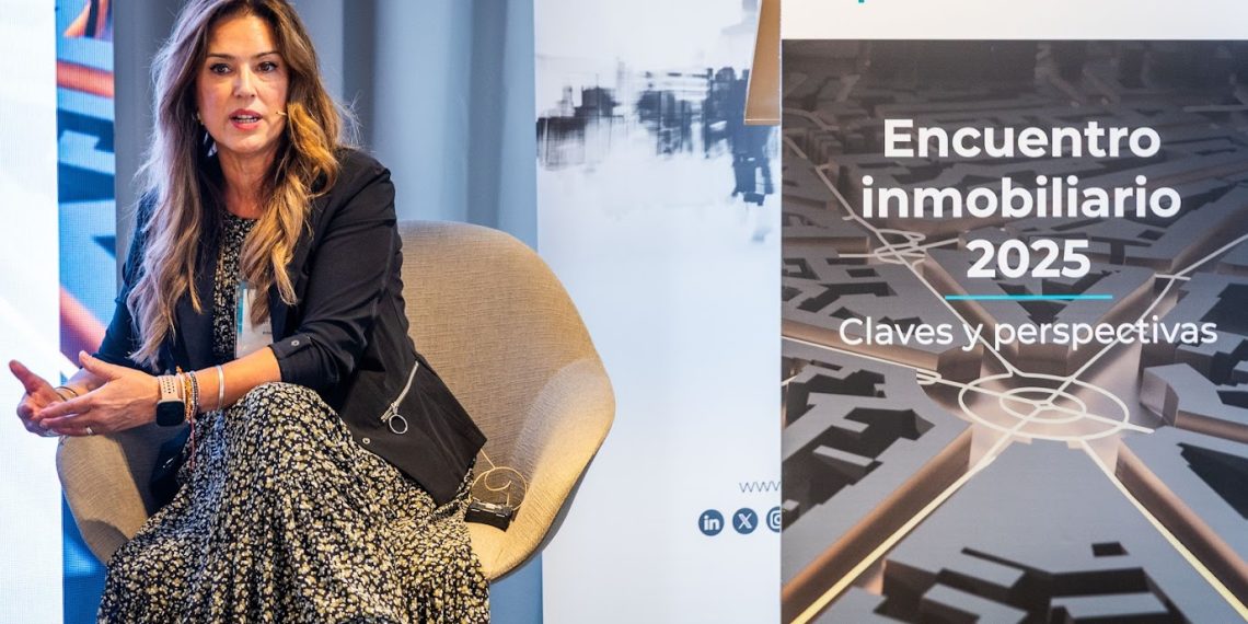 La directora de la EVHA asegura que el Plan Vive avanza con éxito y es un claro ejemplo de iniciativa para abordar la problemática de la vivienda. Fotografia de JLBort.