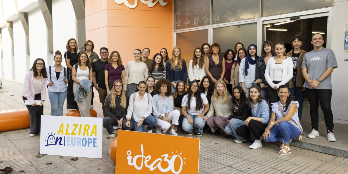 Los nuevos voluntarios europeos reciben la bienvenida en la Agencia IDEA, iniciando su participación en el mayor proyecto de voluntariado de Alzira.