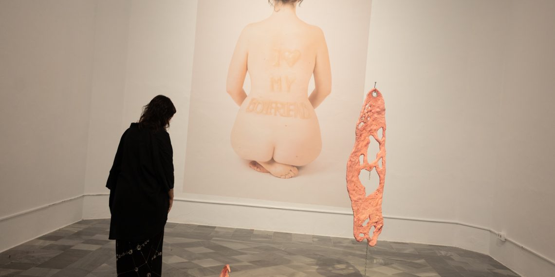 Artistas emergentes presentan sus proyectos en PAM!PAM! 2025 en el Centre del Carme, hasta el 11 de enero de 2026.