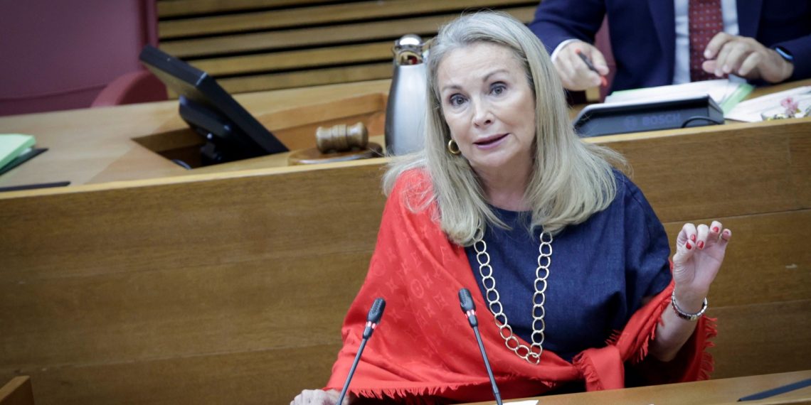 Teresa Ramírez (VOX) durante su intervención en las Cortes Valencianas, defendiendo la prevención de adicciones frente a la prohibición de salones de juego regulados.
