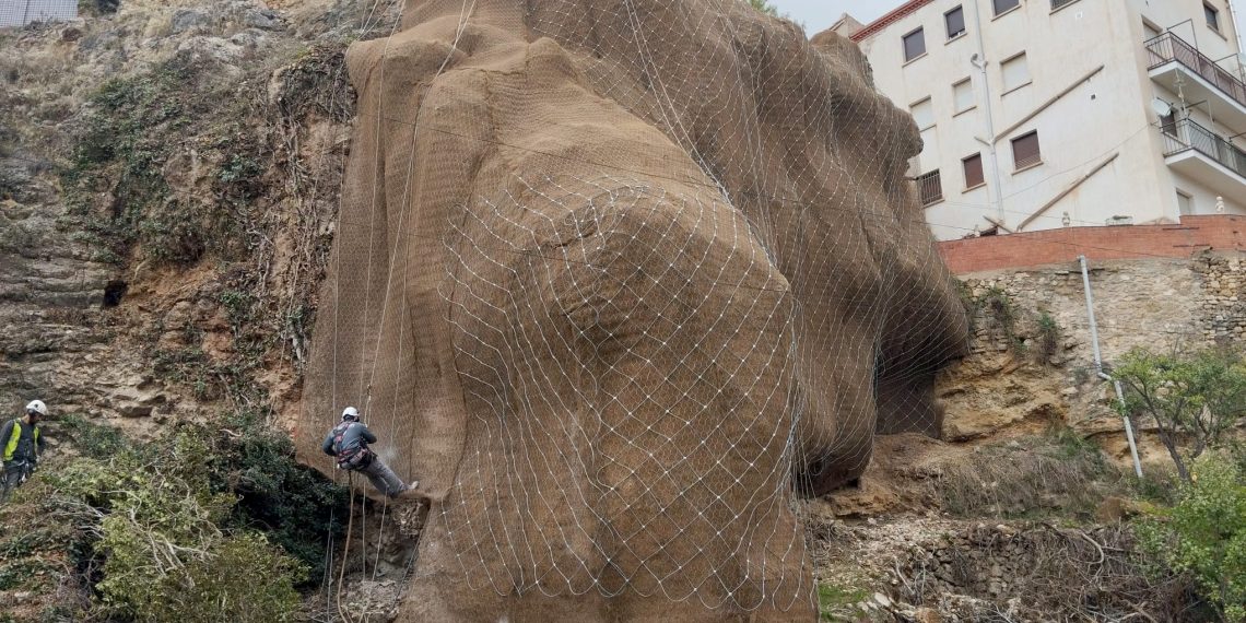 La Diputación de Valencia refuerza el talud de Vallanca para prevenir desprendimientos
