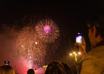 El castillo de fuegos artificiales del 9 d’Octubre en València se dispara hoy a las 22:00, sin espectáculo de drones