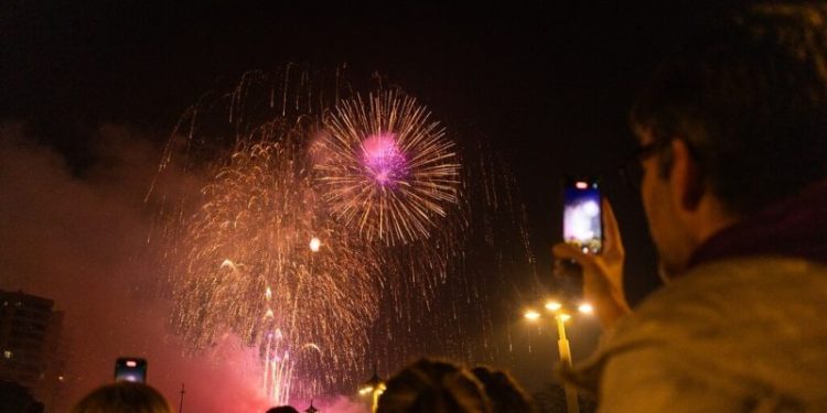 El castillo de fuegos artificiales del 9 d’Octubre en València se dispara hoy a las 22:00, sin espectáculo de drones