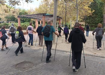 Dos asociaciones vecinales impulsan la marcha nórdica en Valencia