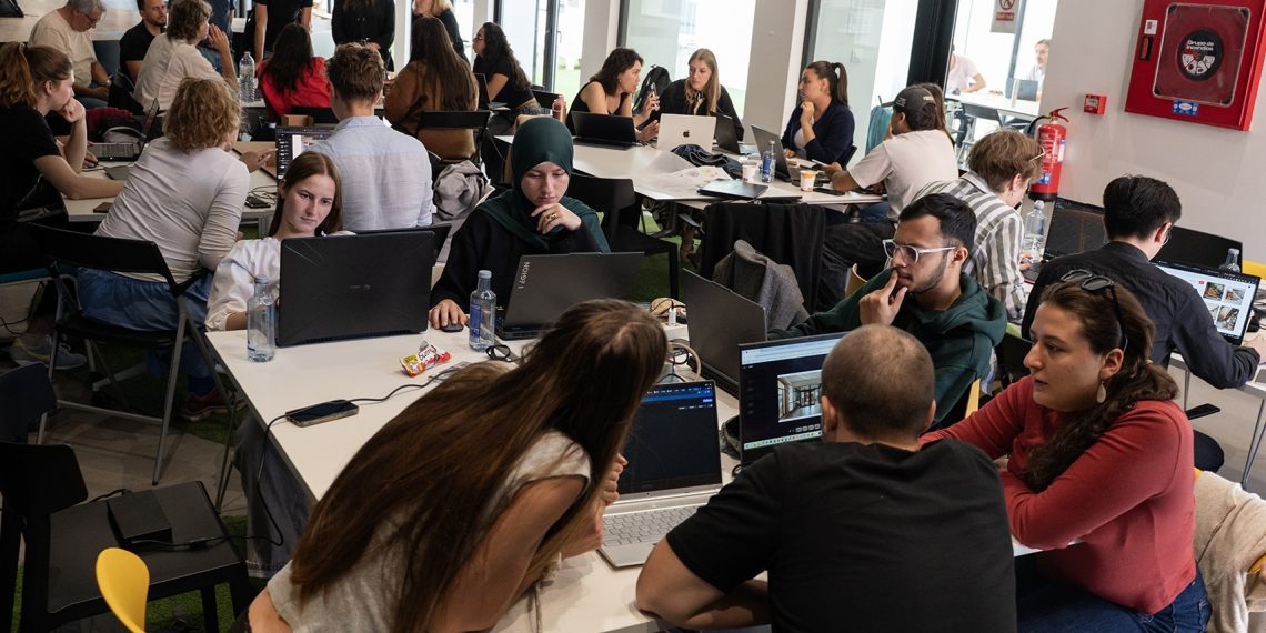 Arquitectos europeos exploran en Valencia la integración de la inteligencia artificial en el diseño de interiores