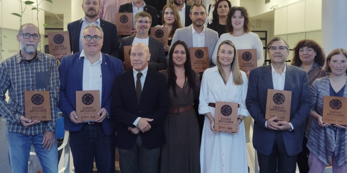 La Generalitat consolida la red de Espais Artesans con la entrega de nuevos distintivos en el Centro de Artesanía de la Comunitat Valenciana