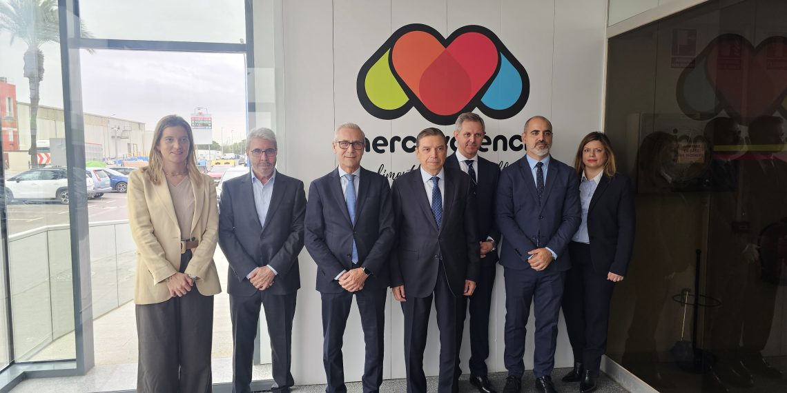 El ministro de Agricultura visita Mercavalència y reconoce su labor esencial durante la DANA