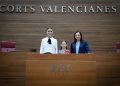 La presidenta de les Corts, Llanos Massó, recibe a las Falleras Mayores de Valencia