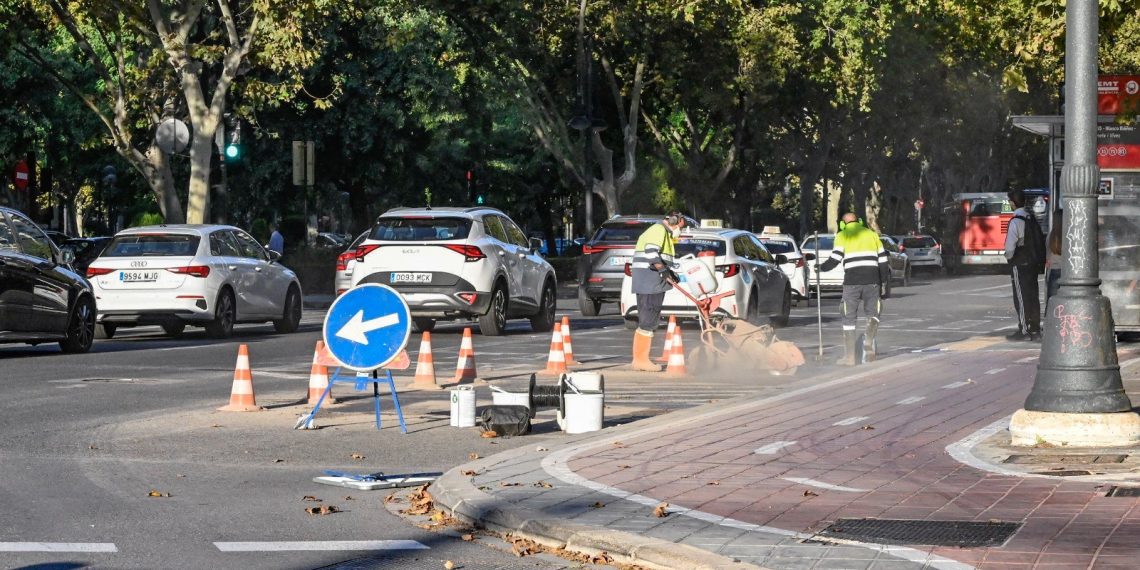 El Ayuntamiento de Valencia inicia los trabajos para mejorar la velocidad comercial de la EMT en la avenida de Blasco Ibáñez