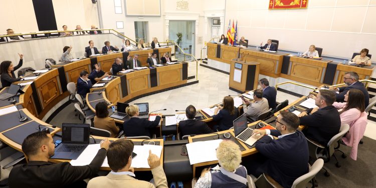 La Diputación de Alicante aprueba una moción contra la violencia de género