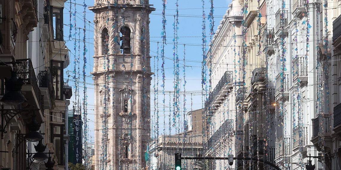 Valencia prepara la Navidad con un total de 45 árboles navideños y hasta 274 arcos luminosos por toda la ciudad