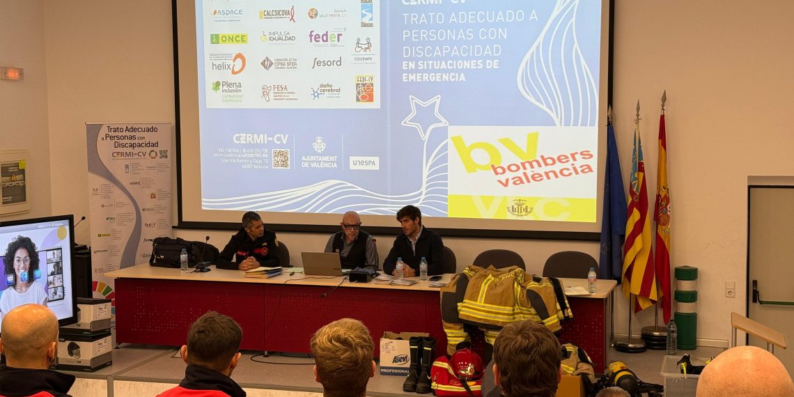 Los Bomberos de Valencia se forman en atención inclusiva en emergencias