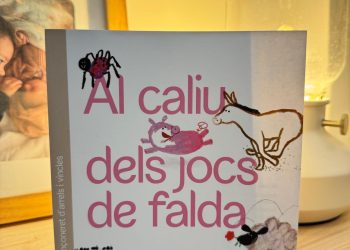 Valencia impulsa el cancionero Al caliu dels jocs de falda para promover el valenciano entre la infancia