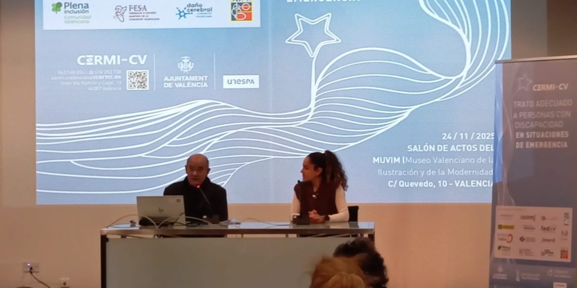 El personal municipal se forma en el trato adecuado a personas con discapacidad en situaciones de emergencia