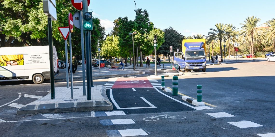 Valencia habilita la nueva conexión ciclista de la avenida Doctor Tomás Sala