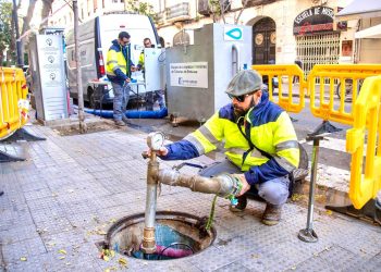 EMIVASA inicia en Benimaclet la limpieza preventiva de la red de agua
