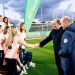 El presidente de Iberdrola Ignacio Galán saluda a las jugadoras en la Ciudad del Fútbol de Las Rozas