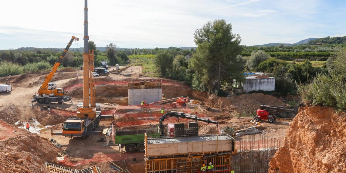 La Generalitat reconstruye el puente de Pedralba afectado por las riadas y multiplica por cinco su longitud para adaptarlo al nuevo cauce
