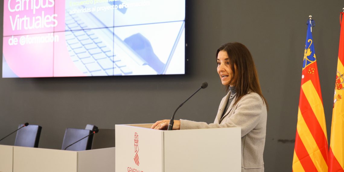 Ruth Merino destaca la formación como clave estratégica ante los retos tecnológicos de la sociedad
