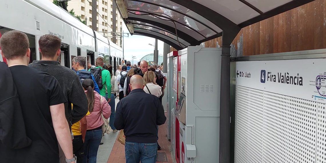 Metrovalencia refuerza el servicio de tranvía a Feria Valencia con motivo de los certámenes de noviembre