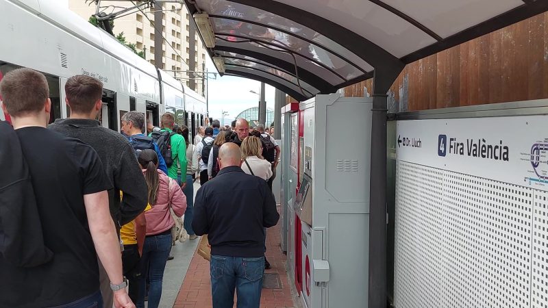 Metrovalencia refuerza el servicio de tranvía a Feria Valencia con motivo de los certámenes de noviembre
