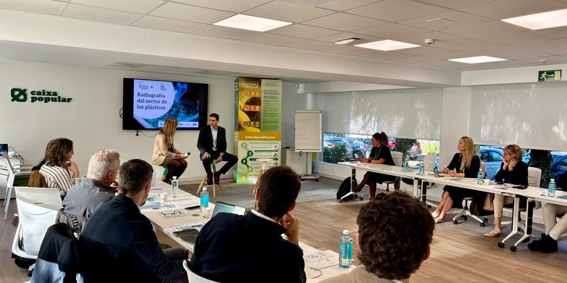 El Consell reafirma su apoyo al sector del plástico por su papel estratégico en la transformación industrial de la Comunitat Valenciana
