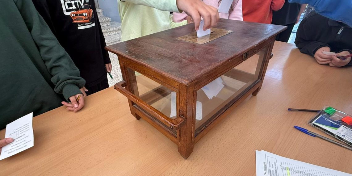 Más de 2.300 centros de la Comunitat Valenciana celebran las elecciones a los consejos escolares