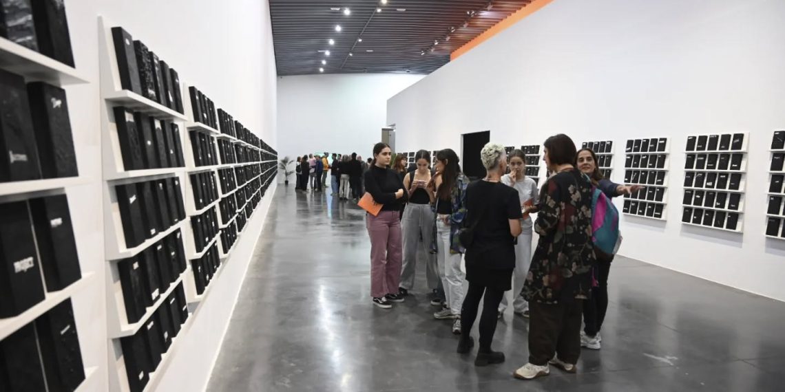 El Espai d’Art Contemporani de Castelló ofrece el concierto de Pitarcus y organiza visitas guiadas a la exposición ‘Off Voices’