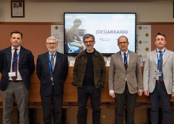 Acto inaugural del Congreso Des(Arraigo) en la CEU UCH, presidido por Higinio Marín y Elio A. Gallego.