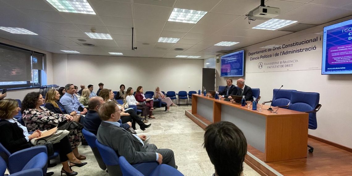 El concejal de Emprendimiento, José Gosálbez, durante la inauguración del I Congreso Internacional “Cuestiones actuales del Emprendimiento” en la Universidad de Valencia.