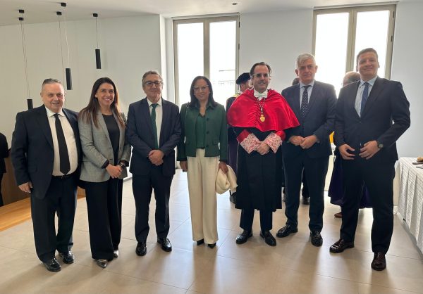 El conseller José Antonio Rovira destaca en la CEU Cardenal Herrera la colaboración entre universidades para atraer y formar talento en la Comunitat Valenciana.