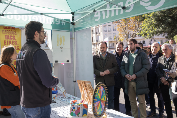 Equipo de educación ambiental de EMTREduca durante una de las actividades preparadas para la Semana Europea de Prevención de Residuos.