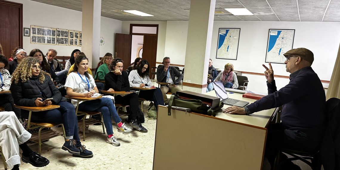 Casi un medio centenar de Guías Oficiales se acreditan en la Colegiata de Gandia