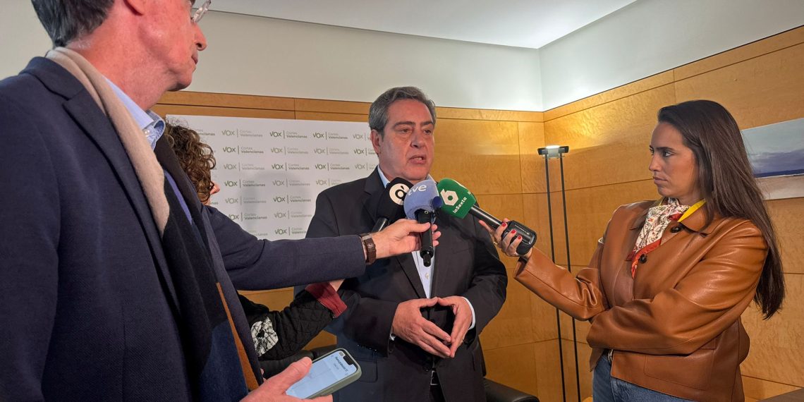 Llanos defiende las políticas de VOX y acusa al PSOE de falta de transparencia
