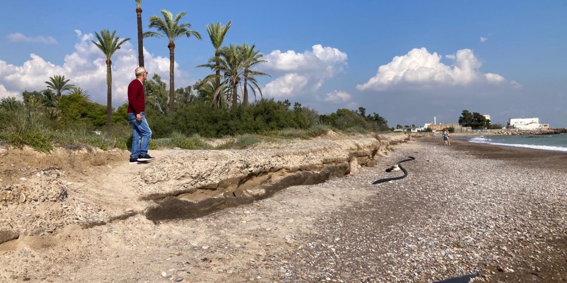 La Asociación Vecinal de Almardà, Corinto y Malvarrosa reclama medidas estructurales para proteger un litoral en regresión.