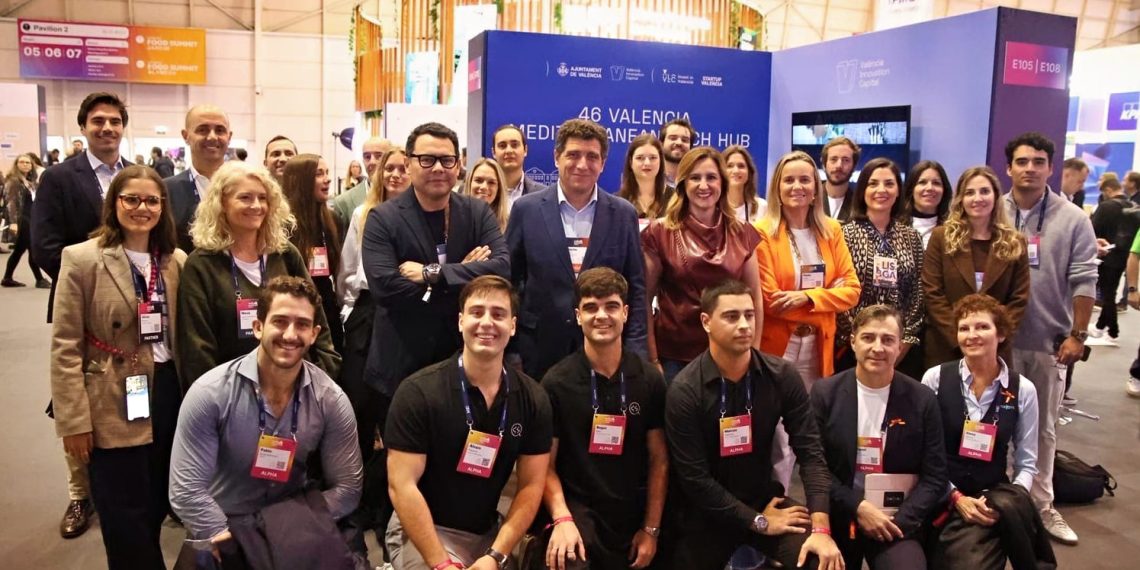 La alcaldesa Mª José Catalá y el alcalde de Lisboa, Carlos Moedas, durante el encuentro institucional en el marco de Web Summit 2025.