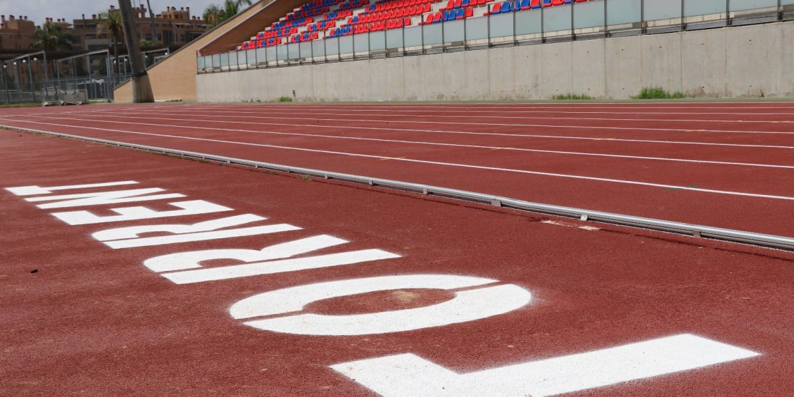 La concejal de Deportes, Mª Ángeles Lerma, y la alcaldesa Amparo Folgado reafirman el compromiso de Torrent con los clubes y la actividad deportiva en Parc Central.