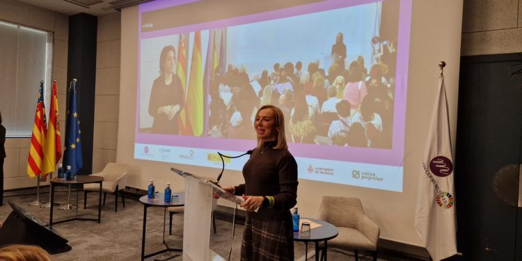 La secretaria autonómica de Igualdad apela a “construir igualdad con hechos” en el VIII Foro Social “Mujeres Valientes, Mujeres Sin Límites”