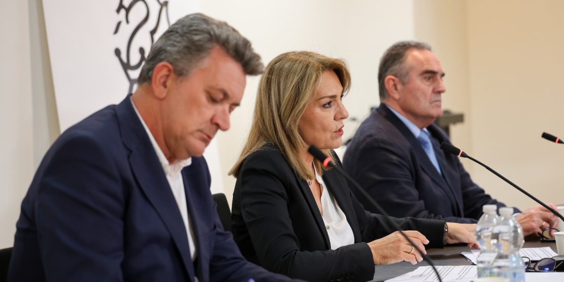 La vicepresidenta Susana Camarero y el nuevo vicepresidente segundo, Vicente Martínez Mus, durante la rueda de prensa posterior al Pleno del Consell.