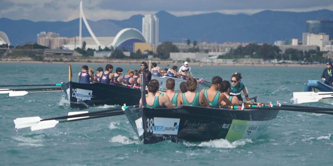 Valencia vive una gran jornada de remo en la I Regata de la Liga Suma
