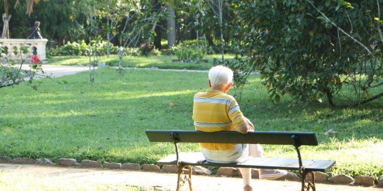 Valencia cuenta con 180.000 mayores de 64 años, 50.000 de ellos viven solos