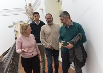 Natàlia Enguix defiende en el pleno la moción para reactivar la conexión ferroviaria con el Puerto de Sagunto.