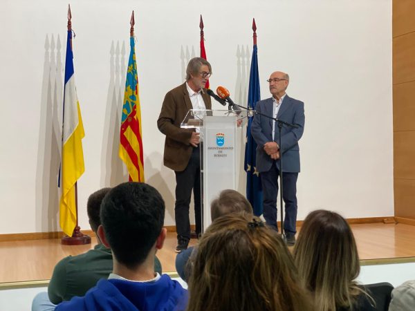 Pablo Broseta durante la inauguración de la exposición del 40.º aniversario del Tratado de Adhesión en Rojales.