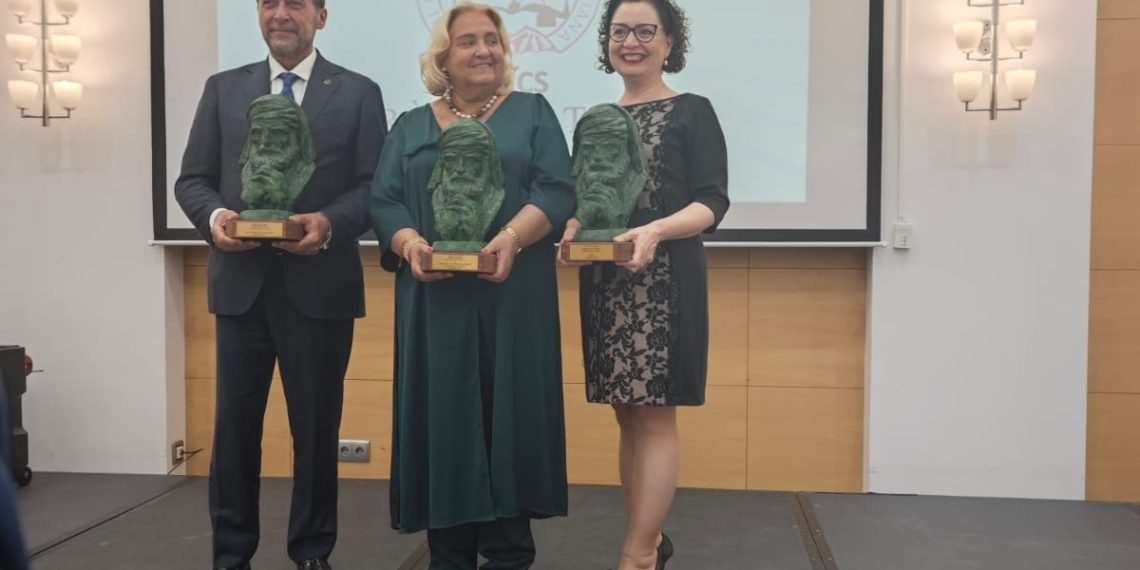 IVEFA recibe el Premio Institucional Francésc Vinatea por su impulso a la empresa familiar valenciana