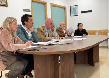 Reunión del Consell Agrari de Valencia con los usuarios de los Huertos Urbanos de Sociopolis, encabezada por Jose Gosalbez en la pedanía de La Torre.