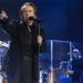 Raphael pone en pie al Roig Arena en un concierto para el recuerdo