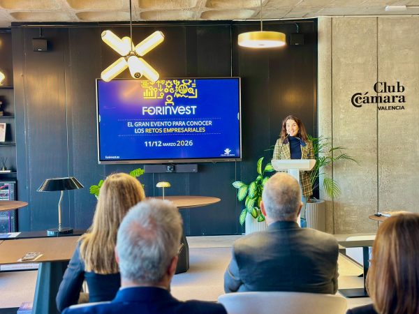 Ruth Merino avanza los ejes de Forinvest 2026 durante un encuentro con profesionales del sector asegurador.
