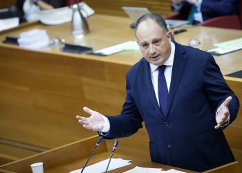 Salvador Aguilella denuncia en Les Corts el impacto del cierre de la central nuclear de Cofrentes.