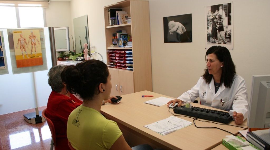 Sanidad impulsa el cribado de prevención y atención a la violencia de género incluyéndolo como compromiso en los acuerdos de gestión de 2026